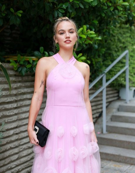 dünnes model onlyfans kunst erwachsene bilder