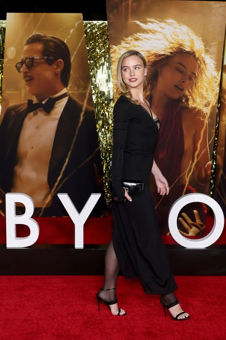 vollbusige rothaarige teen onlyfans nacktheit exklusive galerie