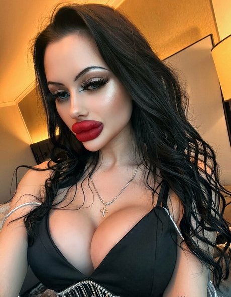 fette ebenholz-onlyfans hübsche akt archiv