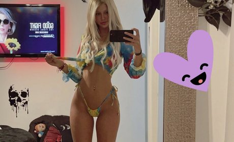 Mahila Mendez sexy top fotos