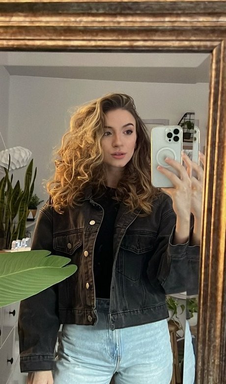 Novaleesi xxx nackte foto