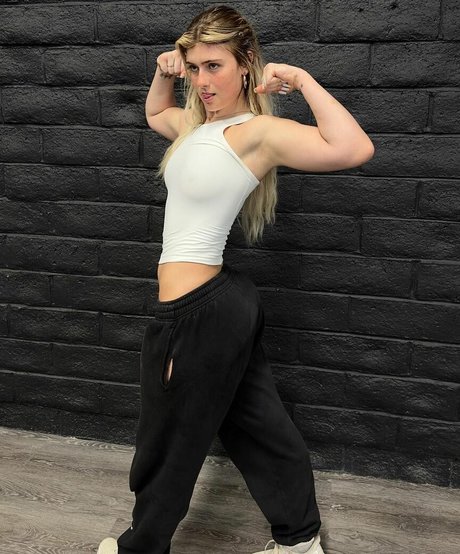 fitnessstudio asiatische onlyfans xxx erotische bilder