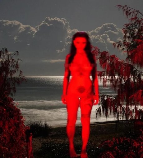 Zheani Sparkes erotische sexy bild