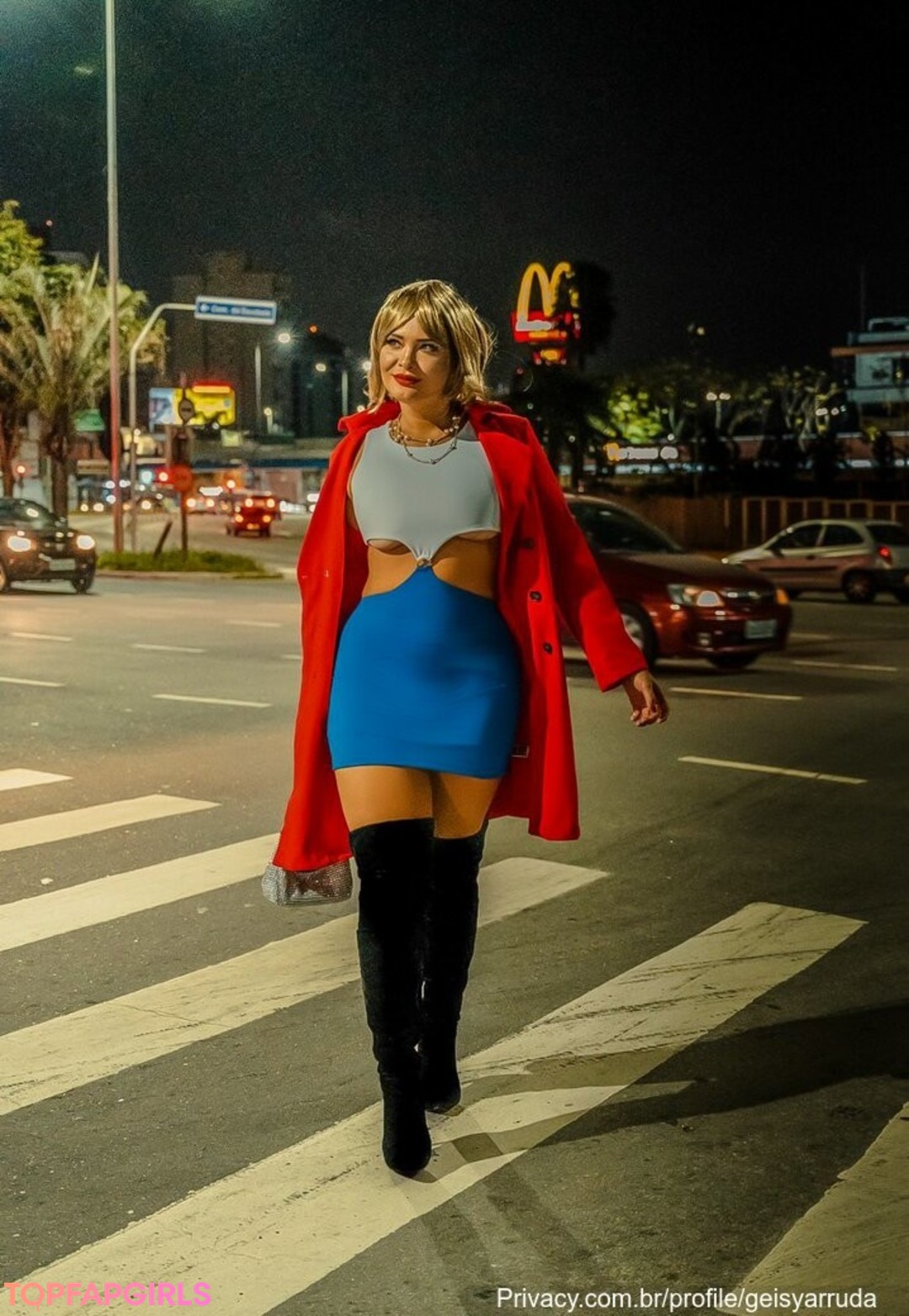 dünne blonde onlyfans erwachsene nackte bild