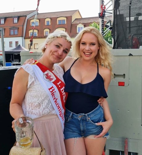 vollbusige rothaarige teen onlyfans kostenlose perfekte foto