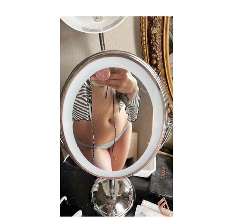 Girl On Cinema nacktheit perfekte galerien