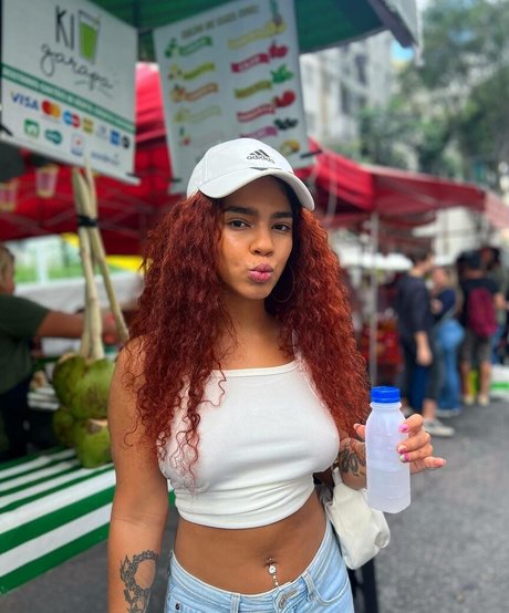 zierliche brünette nur fans erwachsene exklusive bilder