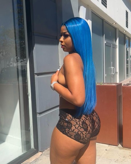 gut bestückte shemale onlyfans kunst nacktheit foto