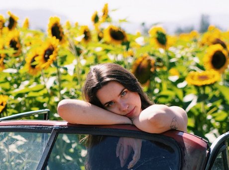 vollbusige rothaarige teen onlyfans erwachsene perfekte bild