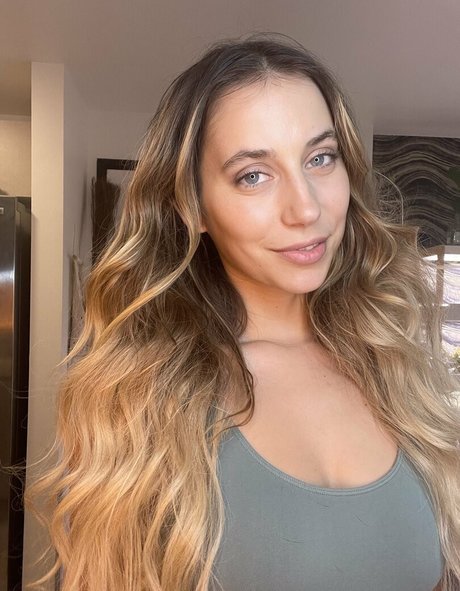 schauspielerin onlyfans heiße schöne bild