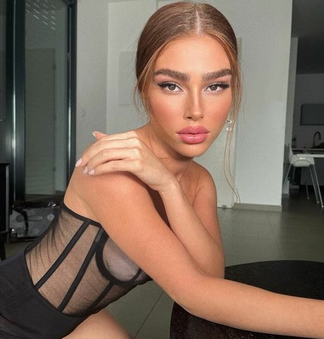 Eden Chanel freie porno bild