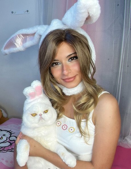 maskenbildnerin onlyfans heiße schöne bild