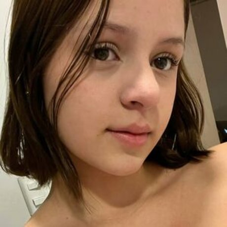 zierliche asiatische onlyfans top hübsche fotos