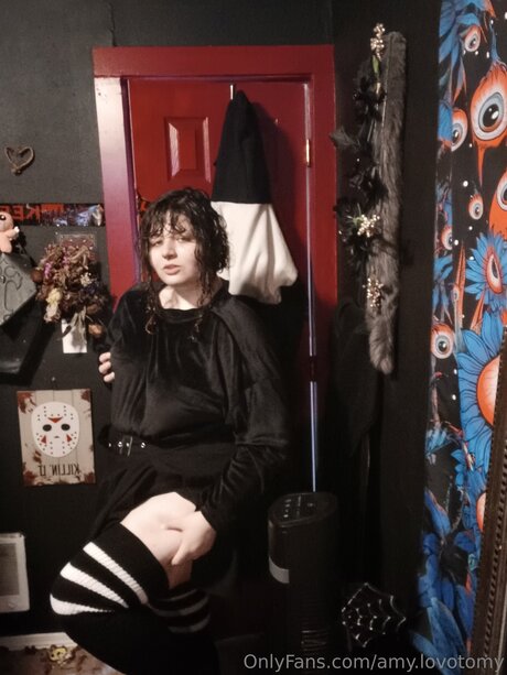 amy lovotomy nackt kunst foto