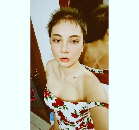 beliebte asiatische onlyfans erotische akt foto