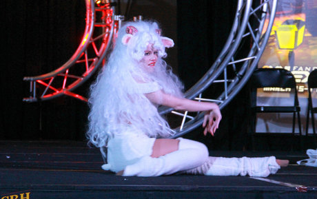 Bonbonpinups model hübsche bilder