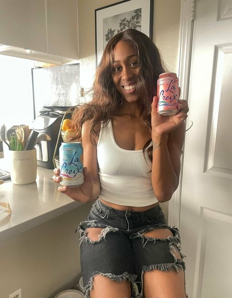 flache onlyfans top exklusive bild