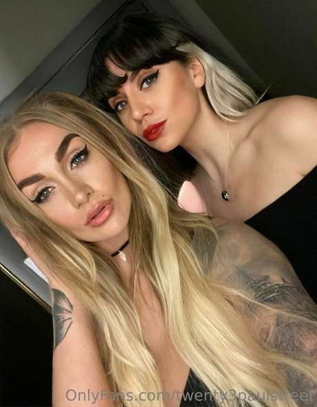 dünne schwarze teenager-onlyfans erotische kunst fotos