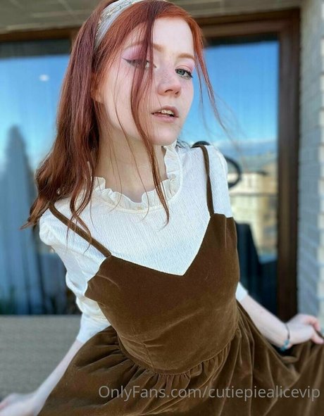 vollbusige rothaarige teen onlyfans kunst xxx bild