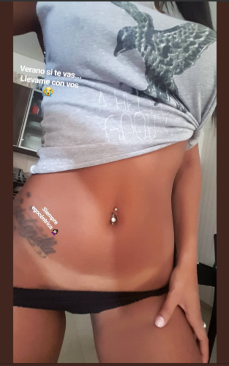 zierliche brünette nur fans top erotische foto