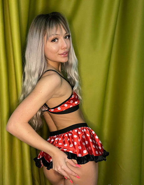 dünnes model onlyfans xxx kunst galerien