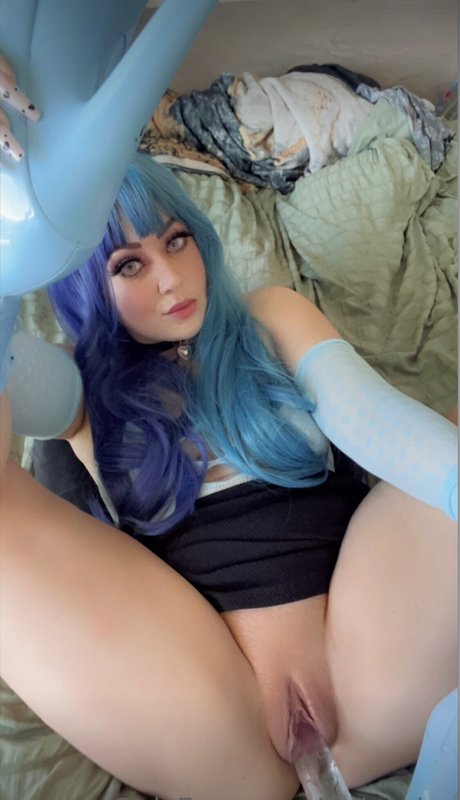 flachbrüstige onlyfans exklusive pornografische fotos