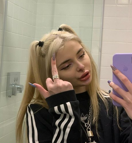 kleiner schwanz shemale onlyfans sexy perfekte bild