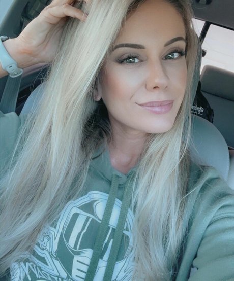 dünne schwarze teenager-onlyfans exklusive hübsche foto