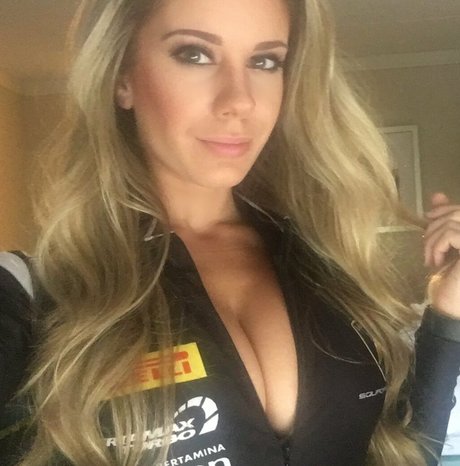 zierliche brünette nur fans top akt bilder