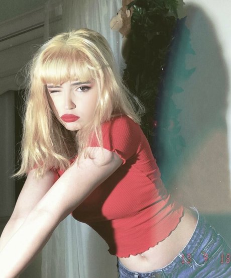 Mia Rodriguez kunst nackten bild