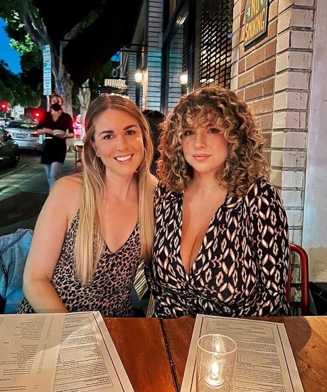 dreier asiatische onlyfans xxx erwachsene foto