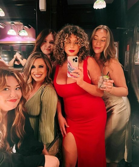 zierliche milf onlyfans nackt heiße fotos