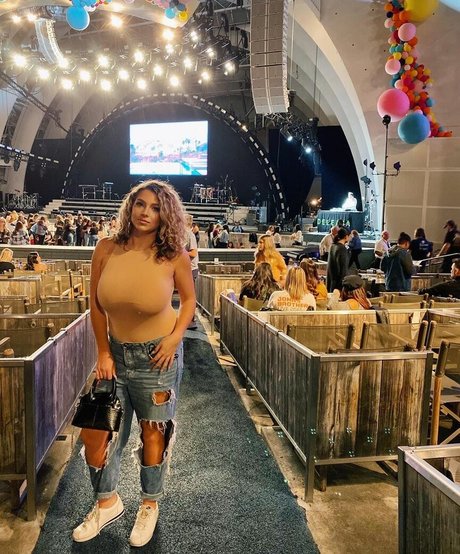 dünne schwarze teenager-onlyfans kunst pornografische bild