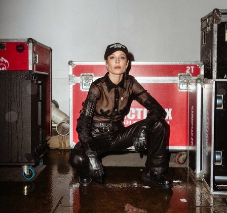 Halsey kunst nackte galerie