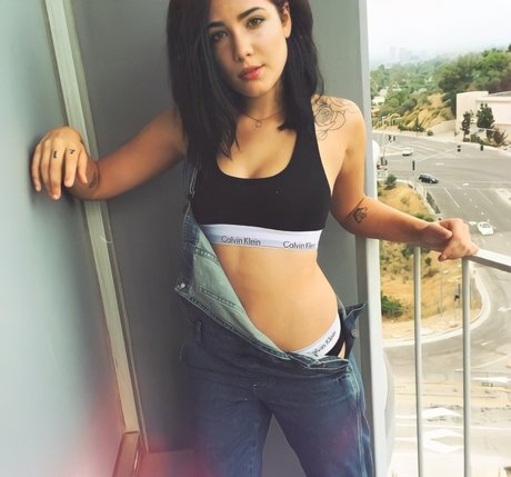 Halsey xxx erwachsene fotos