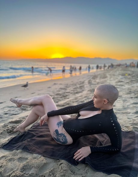 dünnes teen mit großen titten nur fans nackt hd foto