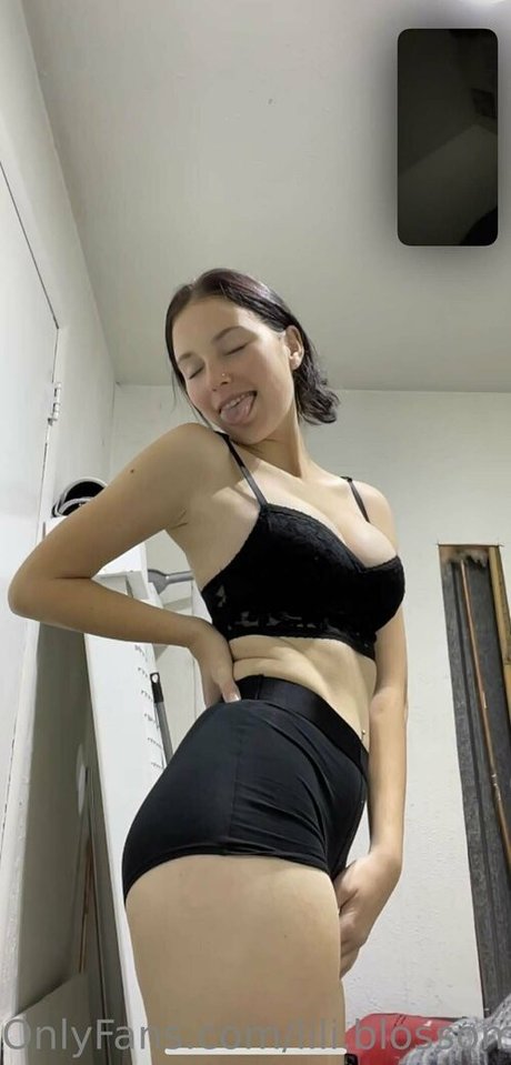 asiatische teen pussy onlyfans exklusive xxx bild
