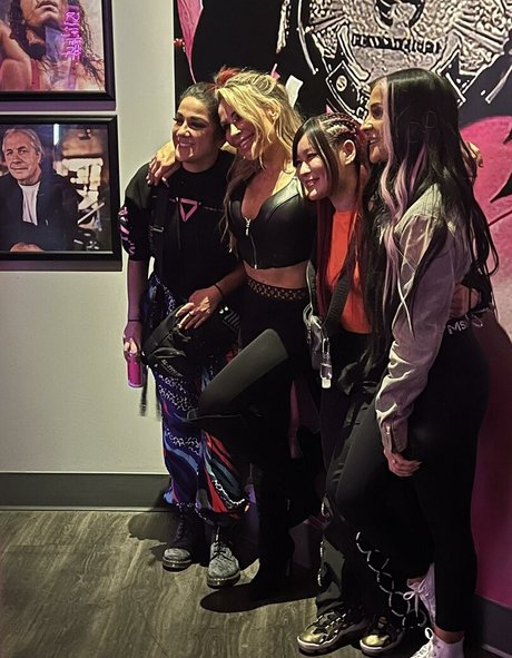 ebenholzlehrerin onlyfans kunst akt archiv