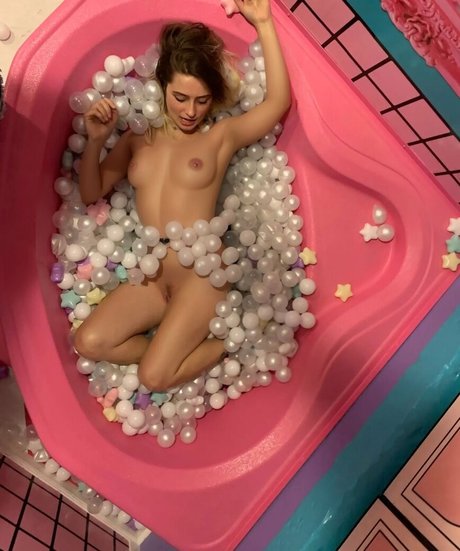 katerino schauspielerin kunst galerie