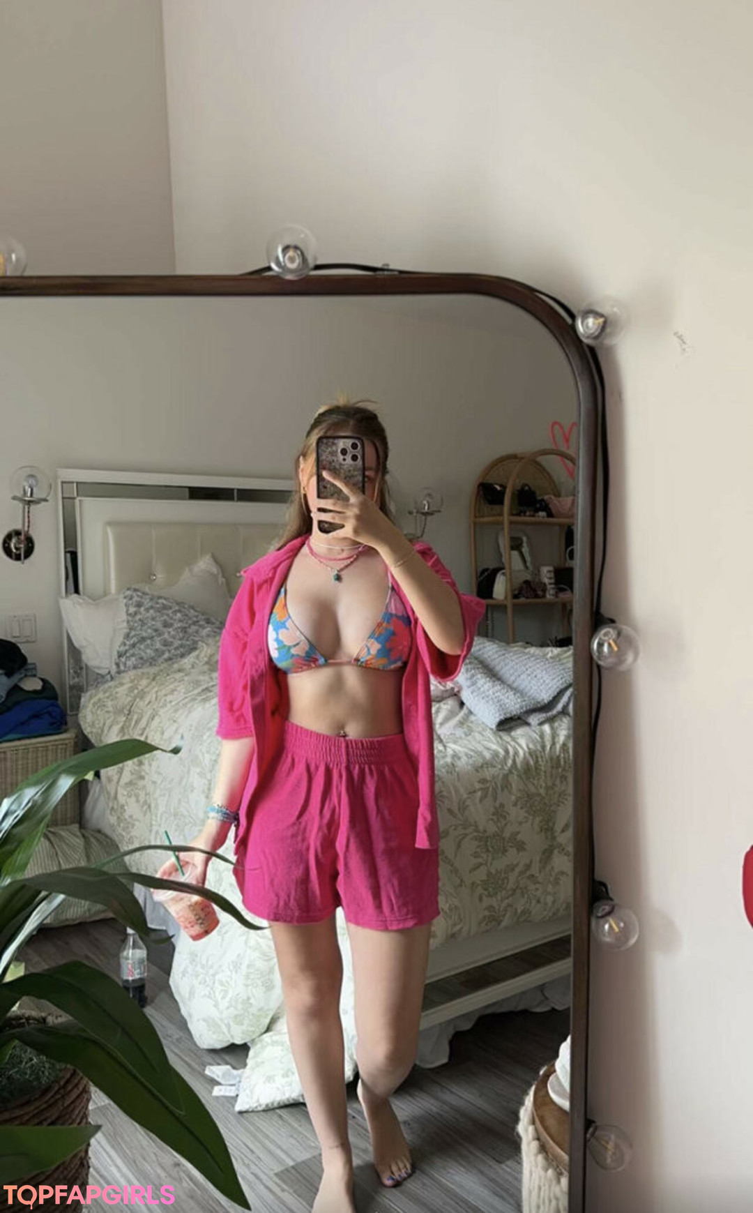 flachbrüstige onlyfans sexy freie bild