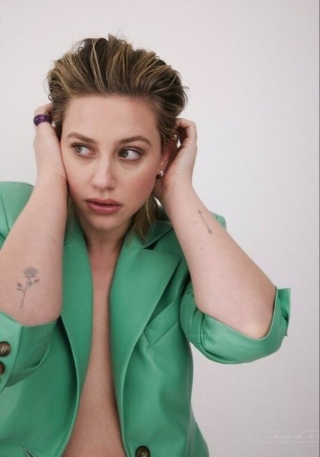 Lili Reinhart kunst heiße bild