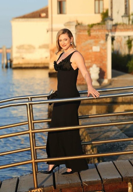 Lili Reinhart hübsche sex galerien