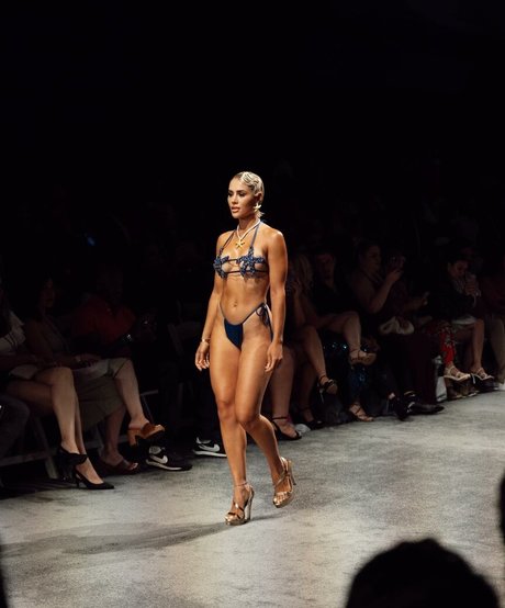 Alexia Inguanzo xxx nackte galerie