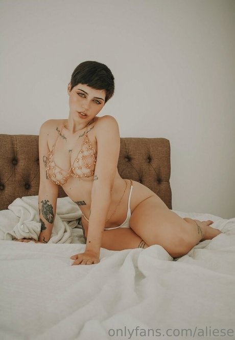 Aliese heiße erotische archiv