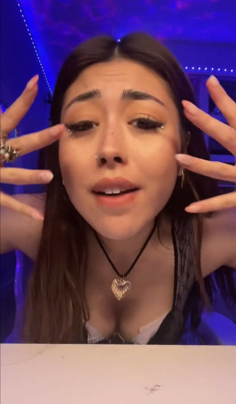 Angelic Lofi ASMR nackt kostenlose fotos