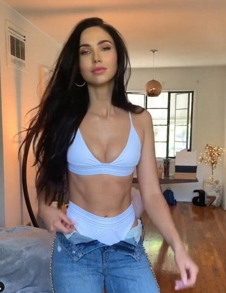 latina-milf-onlyfans schöne erotische bild