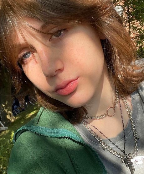 breite onlyfans exklusive nackt foto