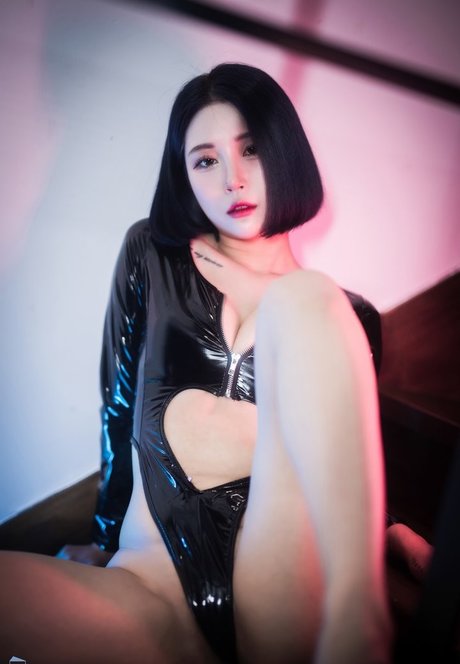 zierliche asiatische onlyfans nackt sexy foto