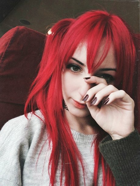 zierliche brünette nur fans nackt akt bilder