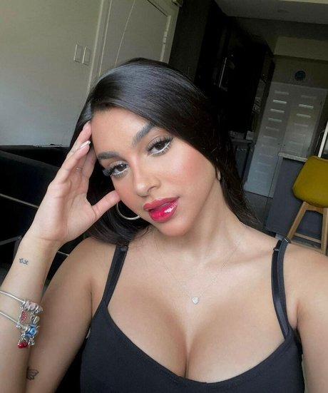 latina-milf-onlyfans sexy freie bild